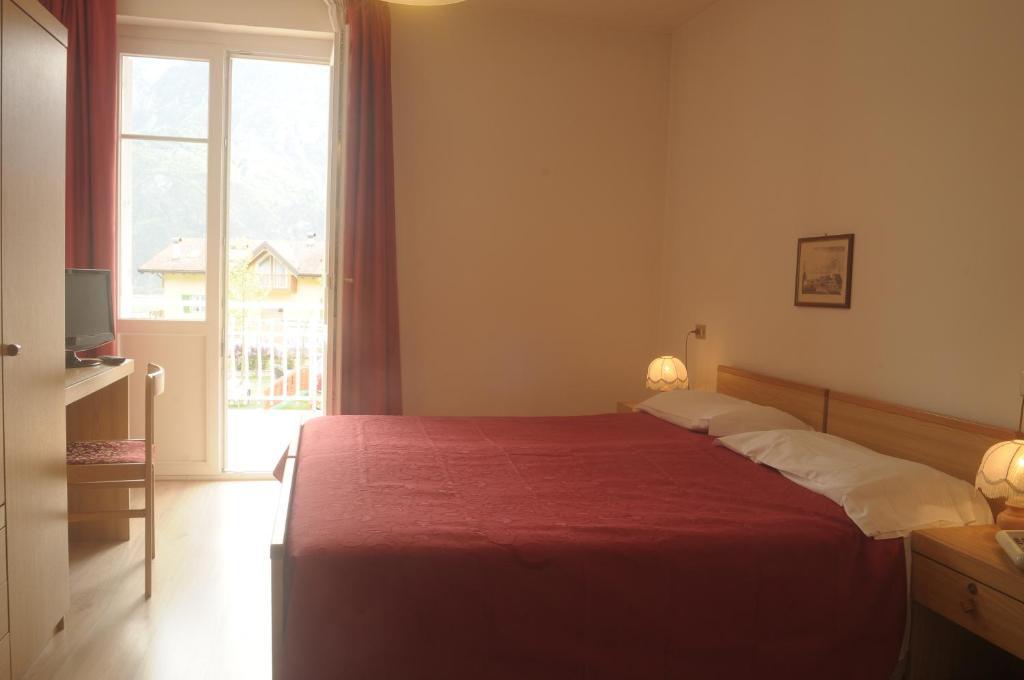 Hotel Bellaria Levico Terme Rum bild