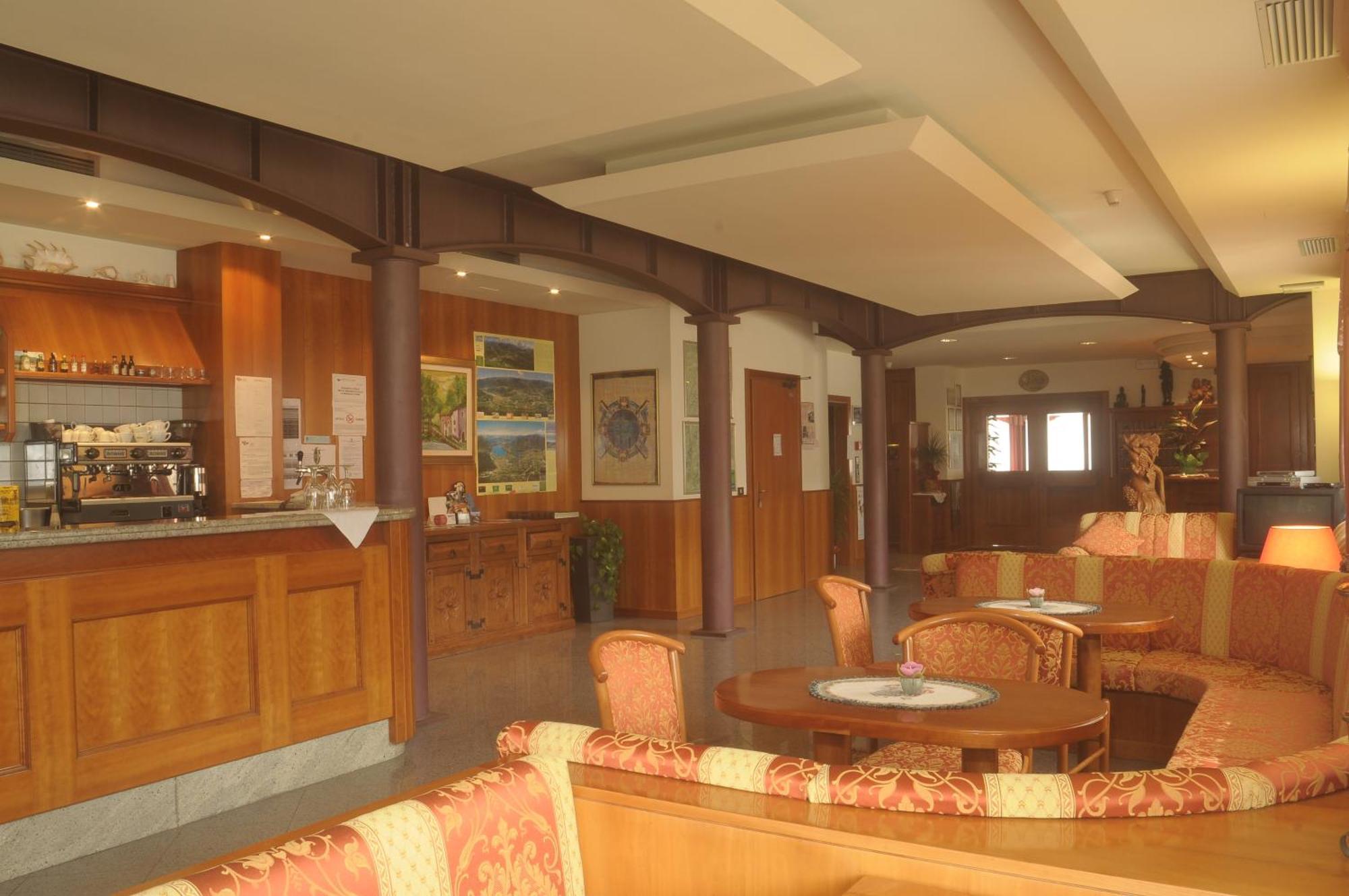 Hotel Bellaria Levico Terme Exteriör bild