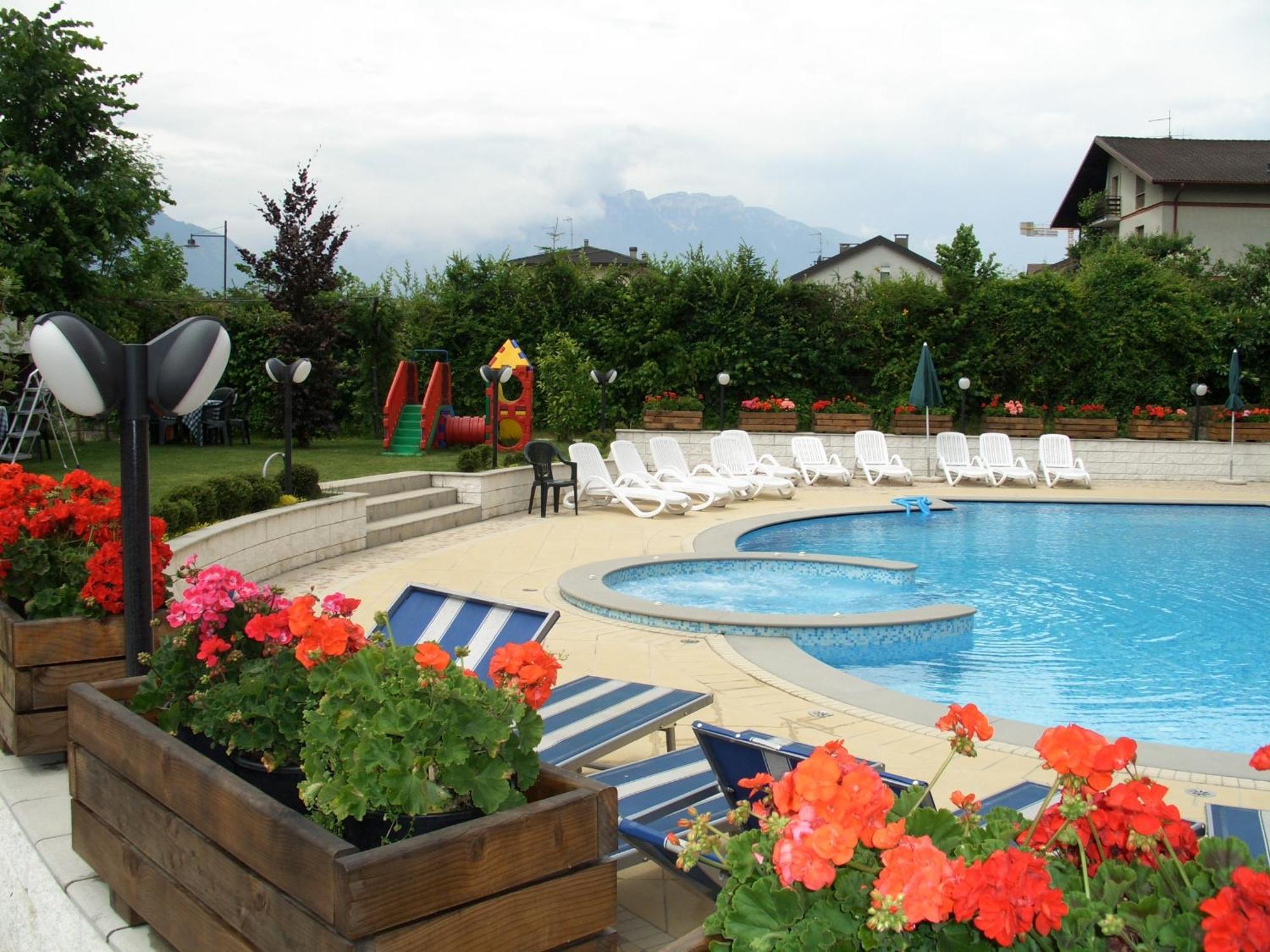Hotel Bellaria Levico Terme Exteriör bild