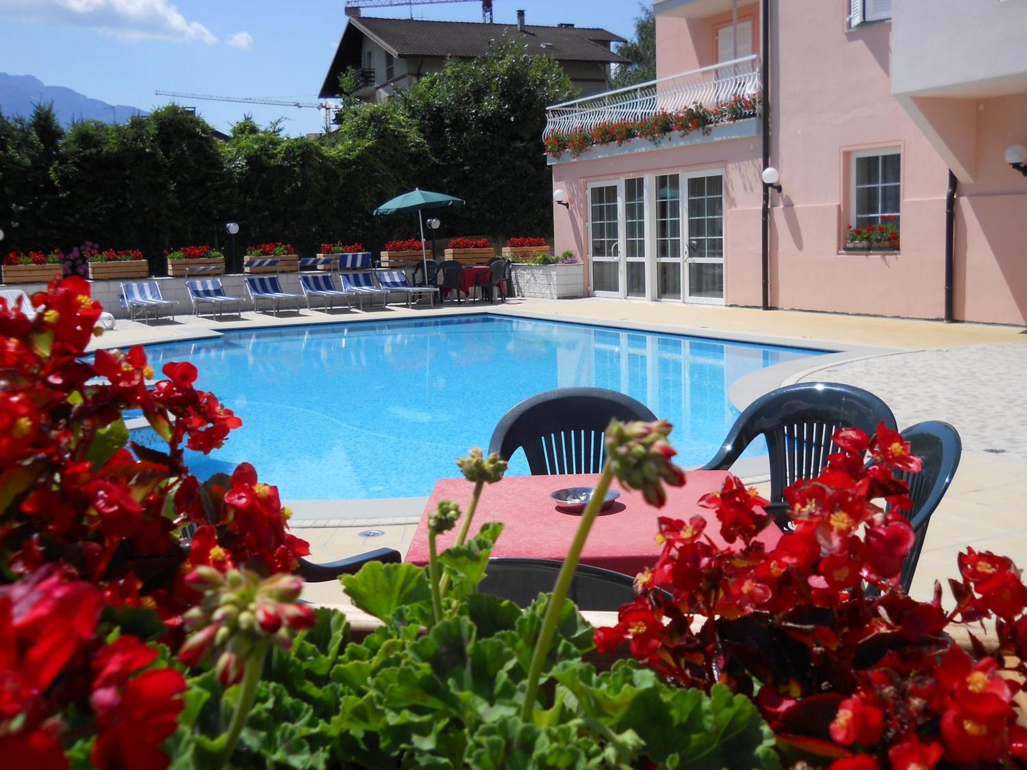 Hotel Bellaria Levico Terme Exteriör bild