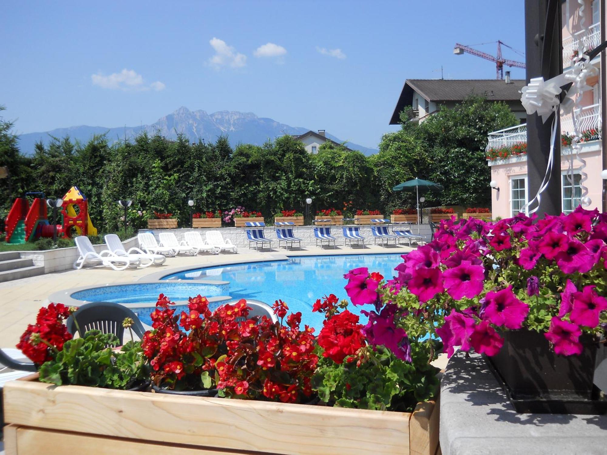 Hotel Bellaria Levico Terme Exteriör bild
