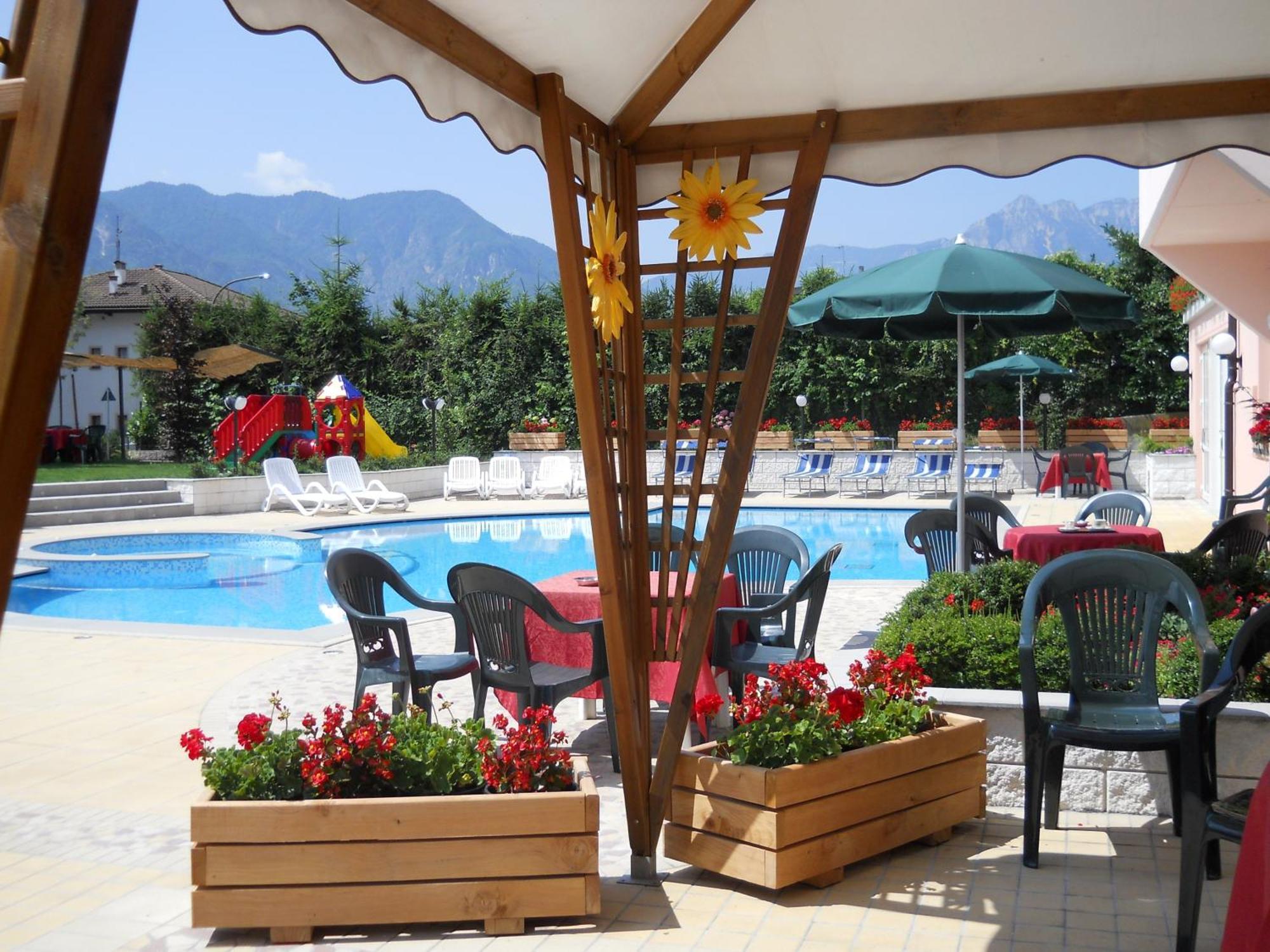 Hotel Bellaria Levico Terme Exteriör bild