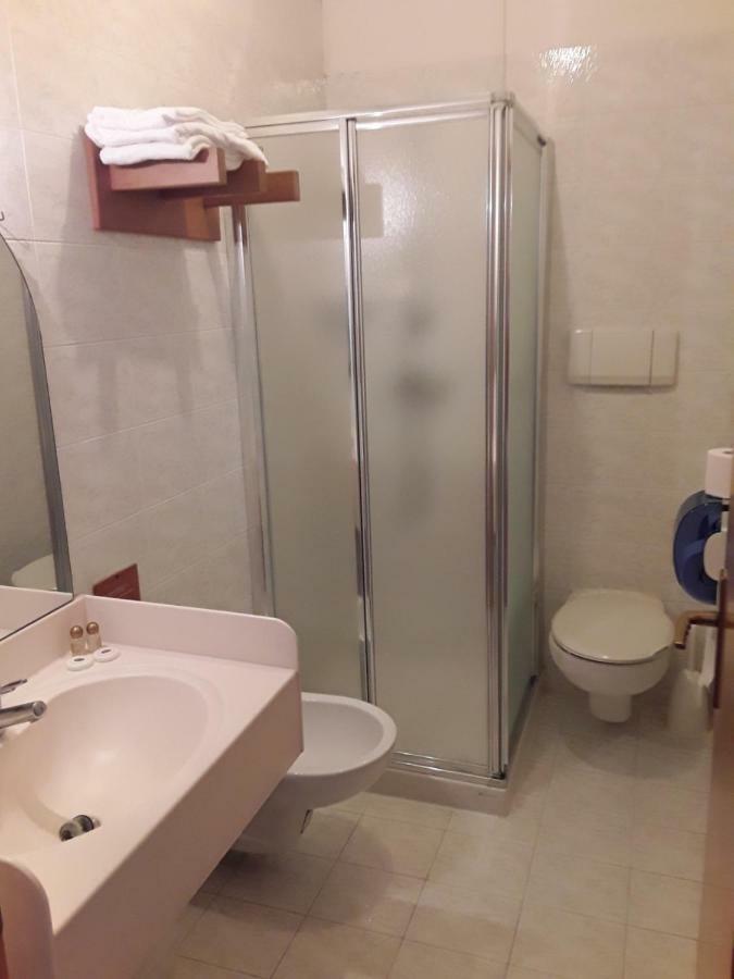 Hotel Bellaria Levico Terme Exteriör bild