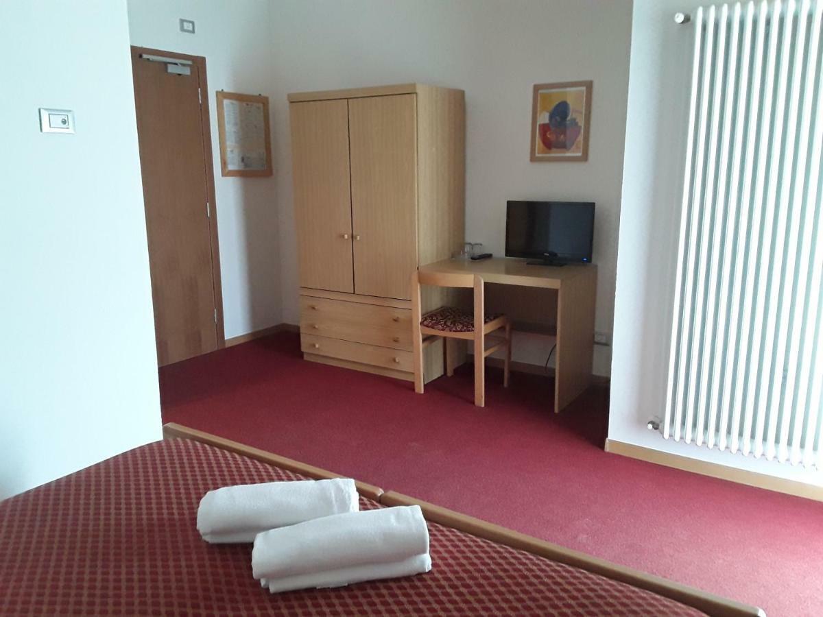 Hotel Bellaria Levico Terme Exteriör bild
