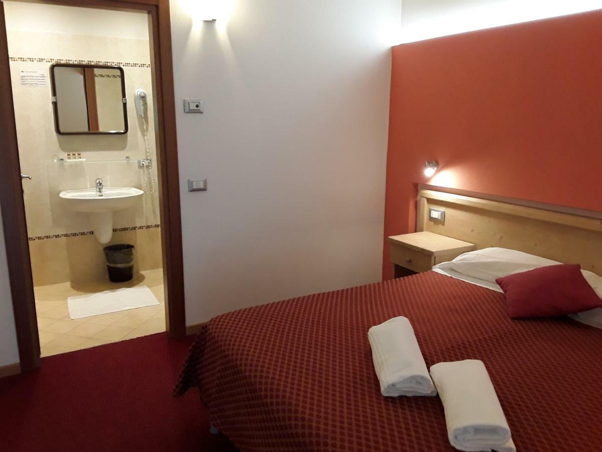 Hotel Bellaria Levico Terme Exteriör bild